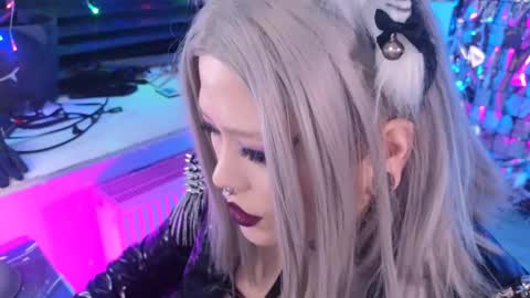 Snapshot of wickedxqueen chatting on March 1, 10:42 pm Laura online show from March 1, 10:42 pm