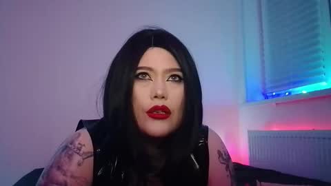 Snapshot of wickedxqueen chatting on October 31, 7:59 pm Laura online show from October 31, 7:59 pm