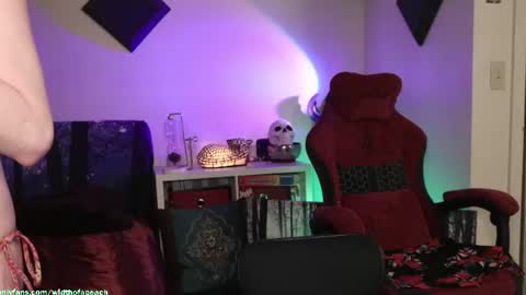 Snapshot of widthofapeach chatting on June 14, 4:14 am Gretchen Jimmy online show from June 14, 4:14 am