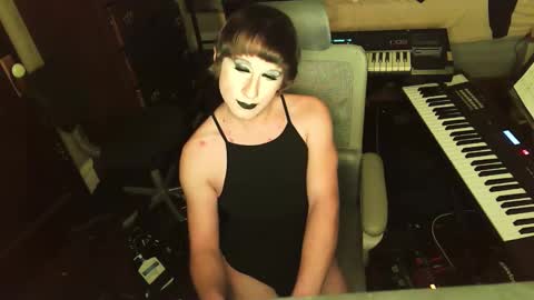 Countess of Hotdogs online show from December 14, 3:34 am