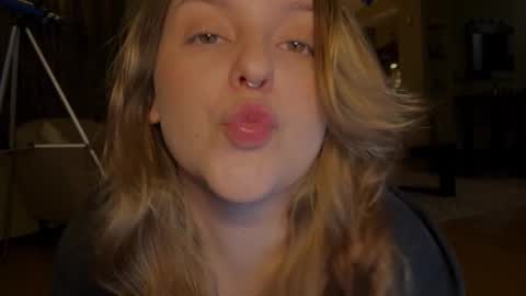 Snapshot of wievin chatting on January 16, 1:59 pm VI online show from January 16, 1:59 pm