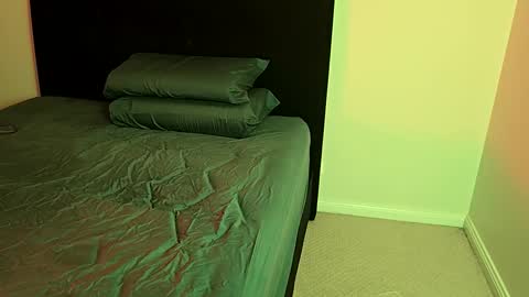 Snapshot of wifeyandhubbyfuck chatting on March 21, 12:43 pm Wifeyandhubbyfuck online show from March 21, 12:43 pm