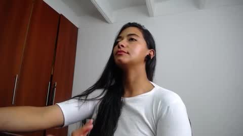 Snapshot of wifhot chatting on December 1, 7:52 pm Ilauren online show from December 1, 7:52 pm