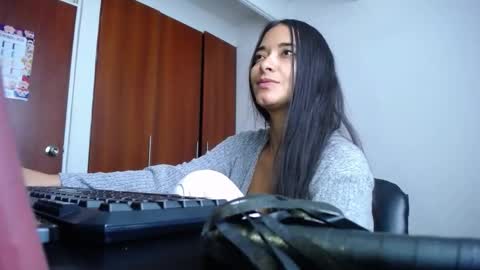 Ilauren online show from February 19, 12:34 pm