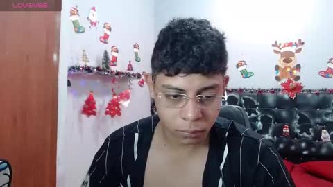 Snapshot of wiilliam_20 chatting on December 5, 12:44 pm wiilliam online show from December 5, 12:44 pm