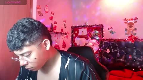 Snapshot of wiilliam_20 chatting on December 5, 3:50 pm wiilliam online show from December 5, 3:50 pm