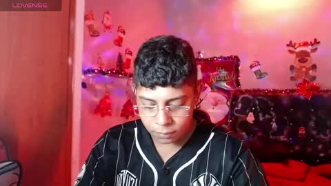 Snapshot of wiilliam_20 chatting on December 5, 6:55 pm wiilliam online show from December 5, 6:55 pm