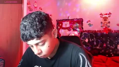 Snapshot of wiilliam_20 chatting on December 7, 5:31 pm wiilliam online show from December 7, 5:31 pm