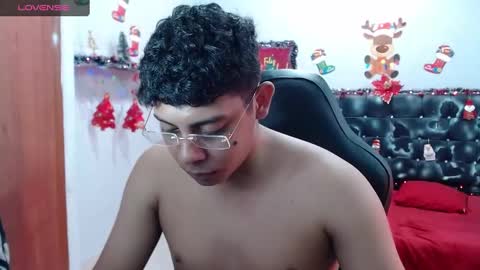 Snapshot of wiilliam_20 chatting on December 12, 4:21 pm wiilliam online show from December 12, 4:21 pm