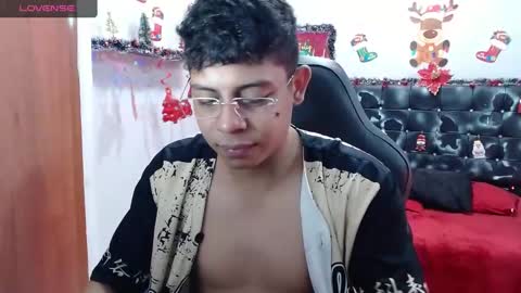 Snapshot of wiilliam_20 chatting on December 13, 6:59 pm wiilliam online show from December 13, 6:59 pm