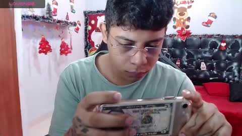 Snapshot of wiilliam_20 chatting on December 18, 2:17 pm wiilliam online show from December 18, 2:17 pm