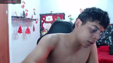 Snapshot of wiilliam_20 chatting on December 19, 6:45 pm wiilliam online show from December 19, 6:45 pm