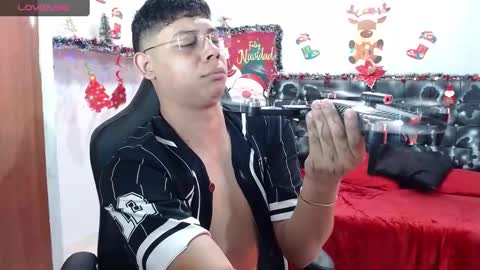 Snapshot of wiilliam_20 chatting on December 20, 2:27 pm wiilliam online show from December 20, 2:27 pm