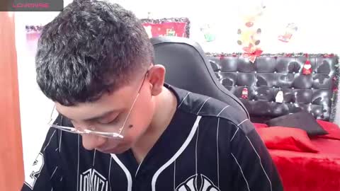 Snapshot of wiilliam_20 chatting on December 20, 6:24 pm wiilliam online show from December 20, 6:24 pm