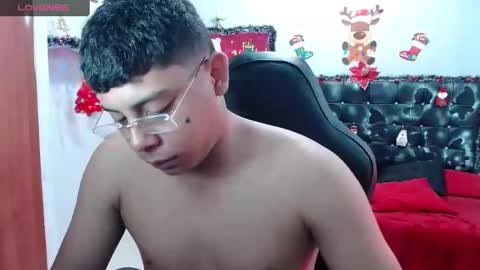 Snapshot of wiilliam_20 chatting on December 21, 2:15 pm wiilliam online show from December 21, 2:15 pm