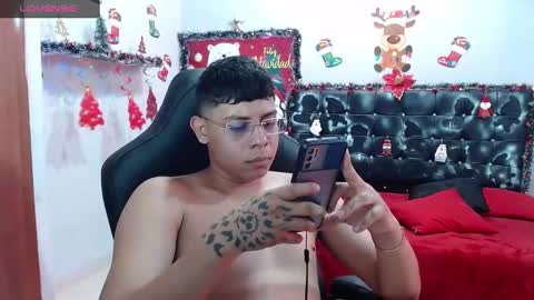 Snapshot of wiilliam_20 chatting on December 21, 6:12 pm wiilliam online show from December 21, 6:12 pm