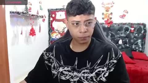 Snapshot of wiilliam_20 chatting on December 22, 1:00 pm wiilliam online show from December 22, 1:00 pm