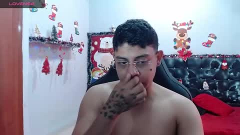 Snapshot of wiilliam_20 chatting on December 24, 2:01 pm wiilliam online show from December 24, 2:01 pm