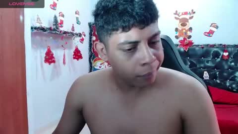 Snapshot of wiilliam_20 chatting on December 28, 3:37 pm wiilliam online show from December 28, 3:37 pm