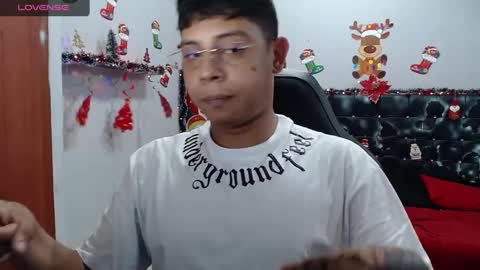 Snapshot of wiilliam_20 chatting on December 30, 3:35 pm wiilliam online show from December 30, 3:35 pm