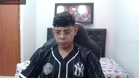 Snapshot of wiilliam_20 chatting on February 8, 3:42 pm wiilliam online show from February 8, 3:42 pm