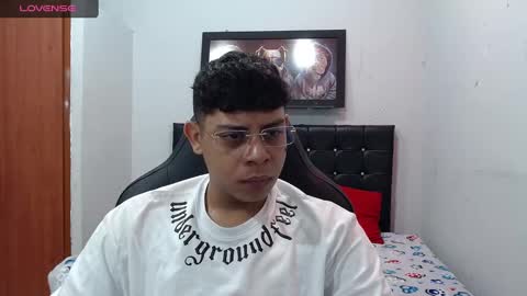 Snapshot of wiilliam_20 chatting on February 13, 12:21 pm wiilliam online show from February 13, 12:21 pm