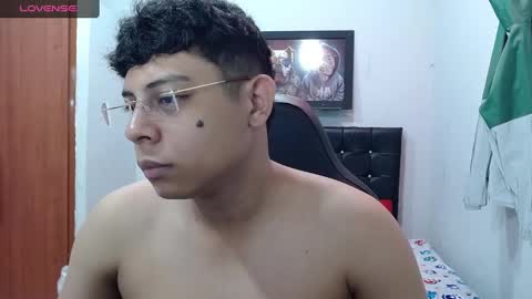 Snapshot of wiilliam_20 chatting on February 15, 12:01 pm wiilliam online show from February 15, 12:01 pm