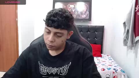 Snapshot of wiilliam_20 chatting on February 17, 3:53 pm wiilliam online show from February 17, 3:53 pm