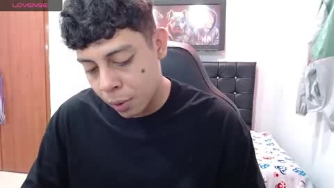 Snapshot of wiilliam_20 chatting on February 19, 12:55 pm wiilliam online show from February 19, 12:55 pm