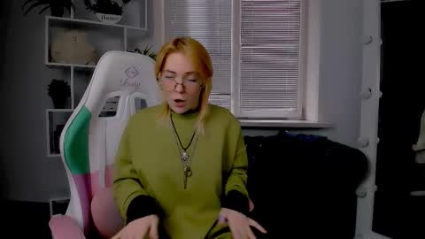 Snapshot of wild_berry_soul chatting on October 20, 6:03 am wild_berry_soul online show from October 20, 6:03 am