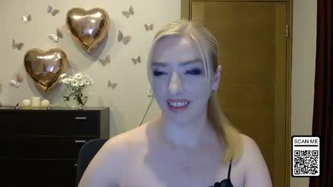 Snapshot of wild_silk_desire chatting on May 11, 6:05 pm Alina online show from May 11, 6:05 pm