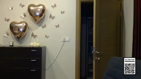 Snapshot of wild_silk_desire chatting on May 13, 6:49 pm Alina online show from May 13, 6:49 pm