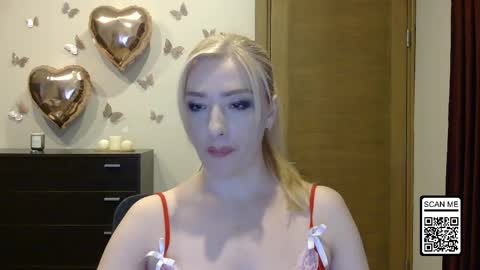 Snapshot of wild_silk_desire chatting on May 15, 5:53 pm Alina online show from May 15, 5:53 pm