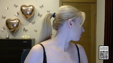 Snapshot of wild_silk_desire chatting on May 16, 6:07 pm Alina online show from May 16, 6:07 pm