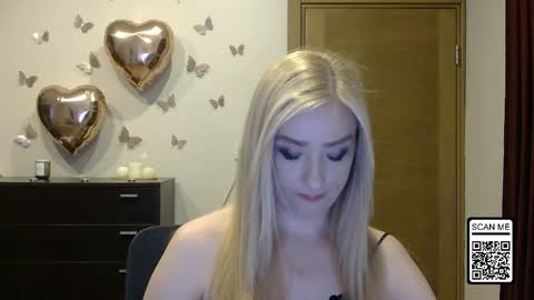 Snapshot of wild_silk_desire chatting on May 22, 6:02 pm Alina online show from May 22, 6:02 pm