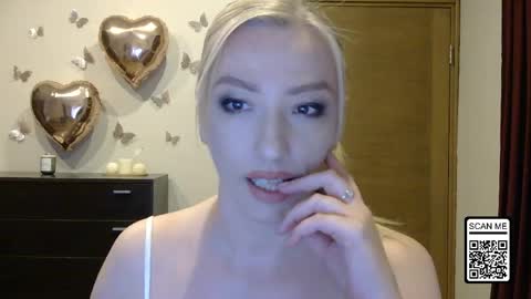 Snapshot of wild_silk_desire chatting on May 31, 2:46 pm Alina online show from May 31, 2:46 pm