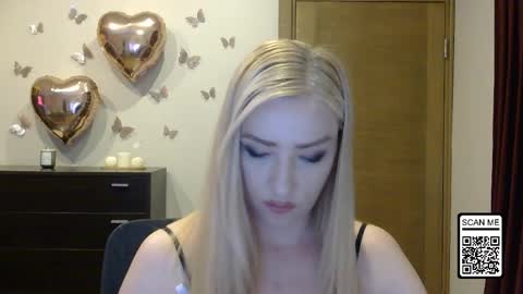 Snapshot of wild_silk_desire chatting on June 3, 3:39 pm Alina online show from June 3, 3:39 pm