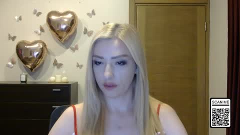 Snapshot of wild_silk_desire chatting on June 5, 3:18 pm Alina online show from June 5, 3:18 pm
