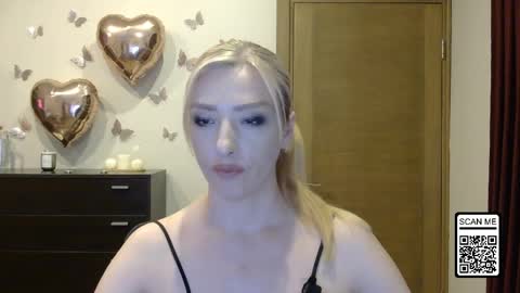 Snapshot of wild_silk_desire chatting on June 6, 3:28 pm Alina online show from June 6, 3:28 pm