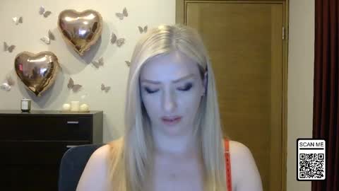 Snapshot of wild_silk_desire chatting on June 7, 3:38 pm Alina online show from June 7, 3:38 pm