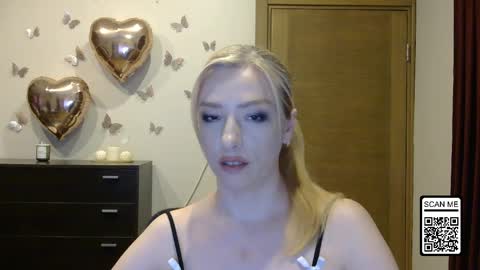 Snapshot of wild_silk_desire chatting on June 9, 3:34 pm Alina online show from June 9, 3:34 pm