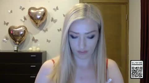 Snapshot of wild_silk_desire chatting on June 12, 3:55 pm Alina online show from June 12, 3:55 pm
