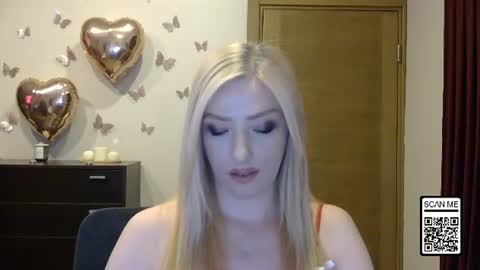 Snapshot of wild_silk_desire chatting on June 15, 3:58 pm Alina online show from June 15, 3:58 pm