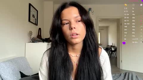 Snapshot of wildahankin chatting on November 7, 8:03 am Mia online show from November 7, 8:03 am