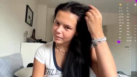 Snapshot of wildahankin chatting on November 8, 9:09 am Mia online show from November 8, 9:09 am