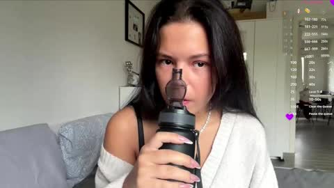 Snapshot of wildahankin chatting on November 28, 8:06 am Mia online show from November 28, 8:06 am