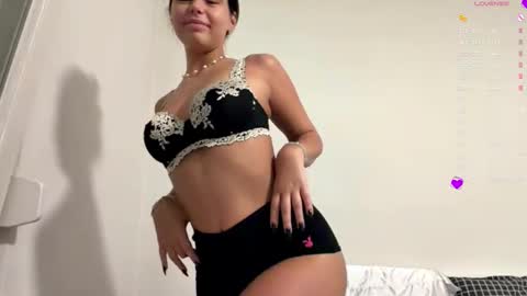 Snapshot of wildahankin chatting on December 15, 4:11 pm Mia online show from December 15, 4:11 pm