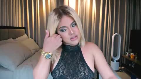 Snapshot of wildbelladonnats chatting on November 19, 7:19 am BELLA online show from November 19, 7:19 am