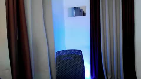 Snapshot of wildflower144 chatting on October 18, 2:47 am CHALLE online show from October 18, 2:47 am