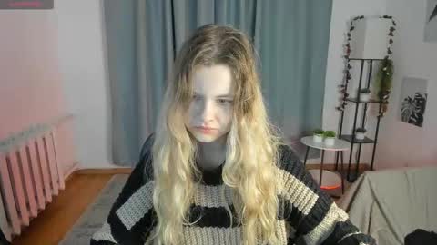 Snapshot of wildopal chatting on November 15, 5:05 am Mila 3 online show from November 15, 5:05 am